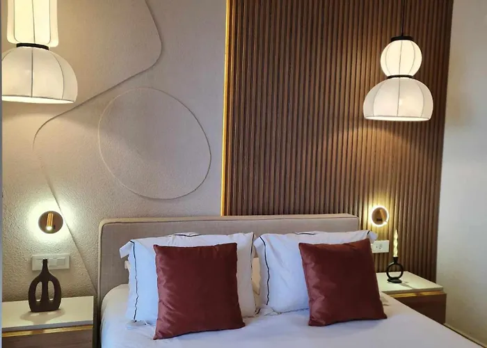 Anna Hotel *