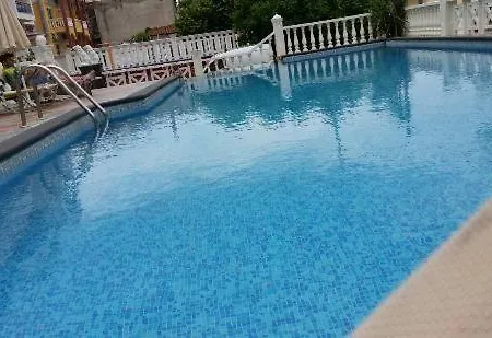 Anna Hotel *
